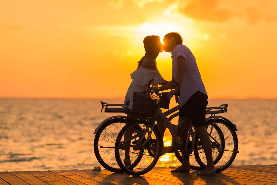 付き合ってからキスするのが待てないカップル