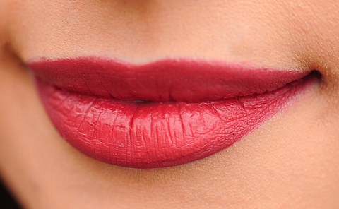 Medium lips 1690875 640